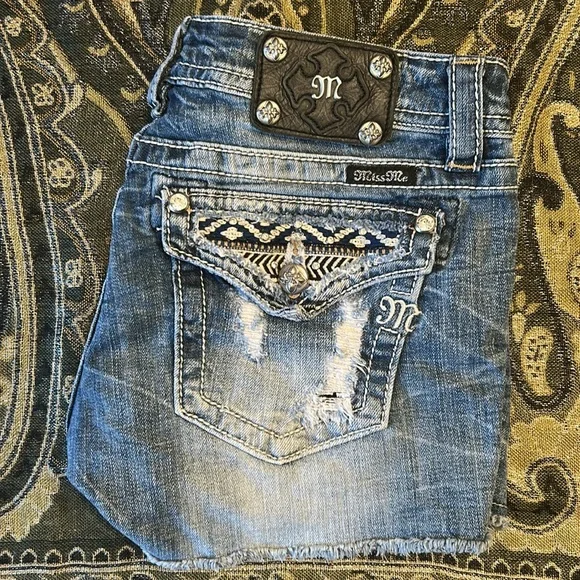 Miss Me 30 NWOT Signature Blue Distressed Denim Shorts - Picture 8 of 16